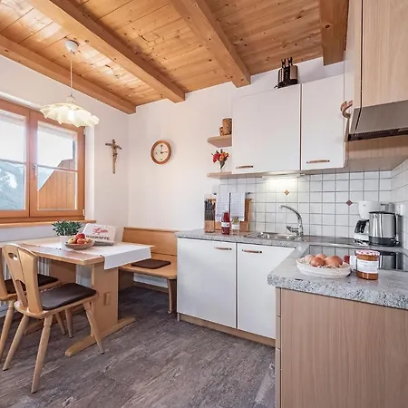 Pineiderhof Farm stay *